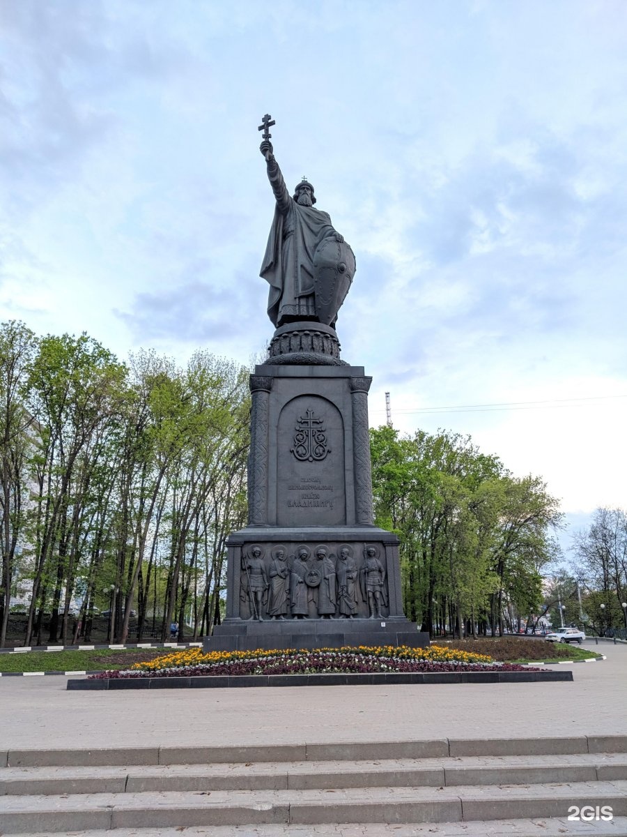 Памятник князю владимиру в белгороде фото