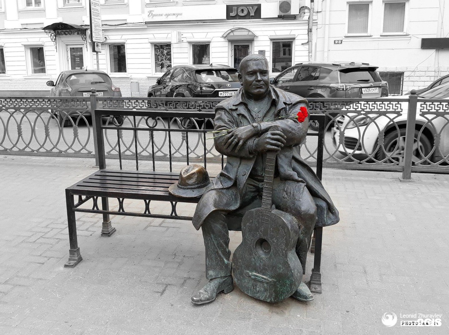 Памятник кругу. Памятник Михаилу кругу Тверь. Памятник кругу в Твери. Памятник Михаилу кругу достопримечательности Твери. Памятник кругу Тверь Тиа.