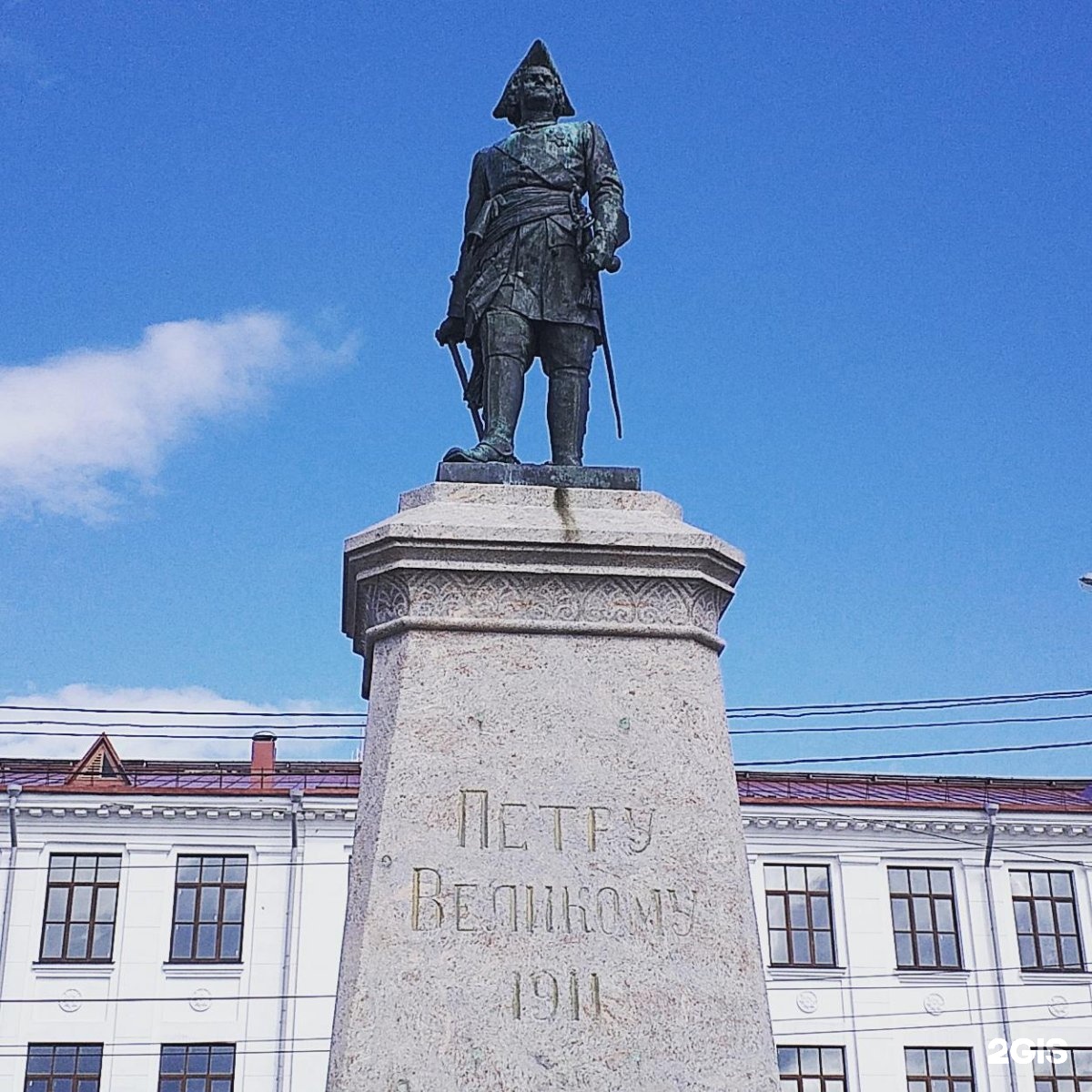 Памятники в архангельском. Памятник Петру в Архангельске. Пётр 1 в Архангельске. Памятник Петру 1 в Архангельске памятник. Статуя Петра 1 в Архангельске.