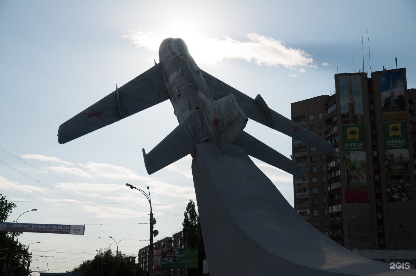 Самолет липецк. Памятник самолет в Липецке. Памятник самолет Липецк светофоры. Памятник авиаторам Дудинка. Ижевск Липецк самолёт.