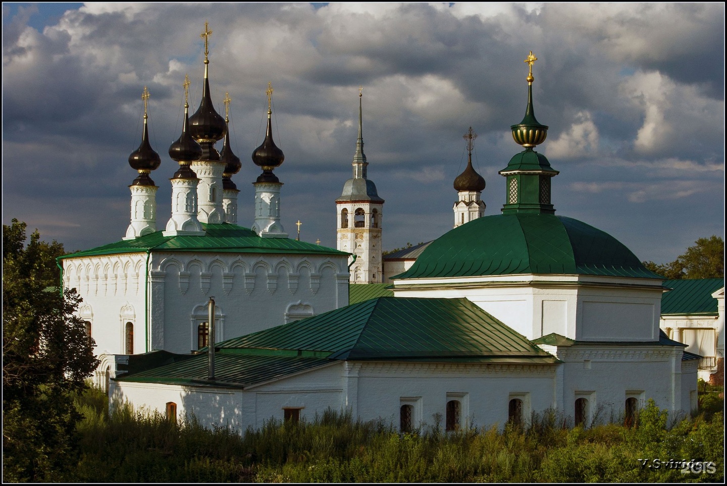 Суздальская село. Посадские храмы Суздаля. Пятницкая Церковь Суздаль. Пятиглавая Церковь св Лазаря Суздаль. Древний Суздаль Успенский собор.