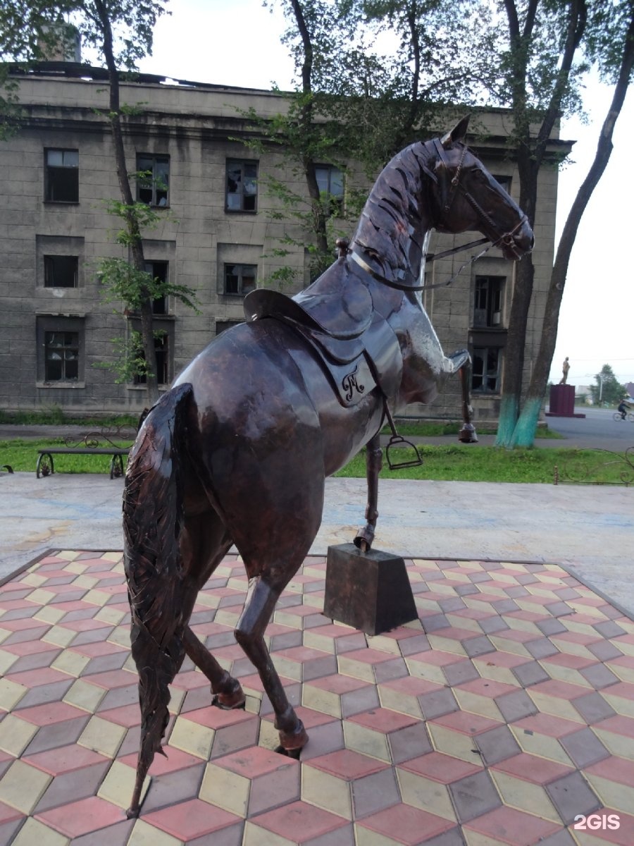 Скульптура «конь в пальто» Алтайский край