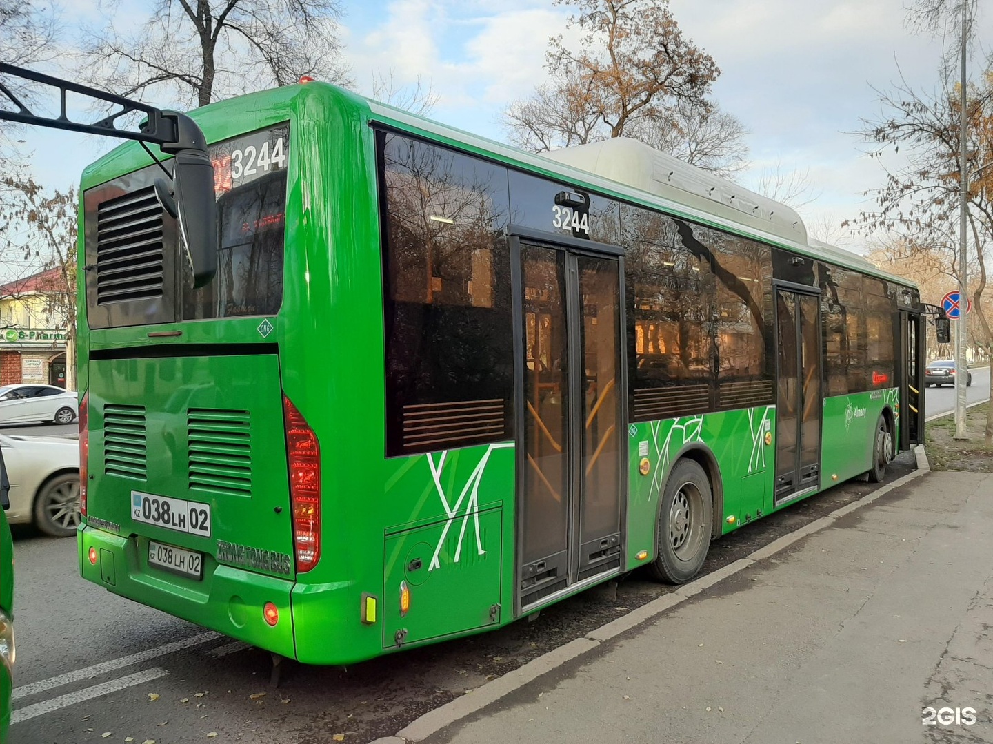 Алматы автобус 2024. Алматинский автобус. Автобусы Алматы. 12 Метровый автобус. Маршрут автобуса 92 в Алматы.