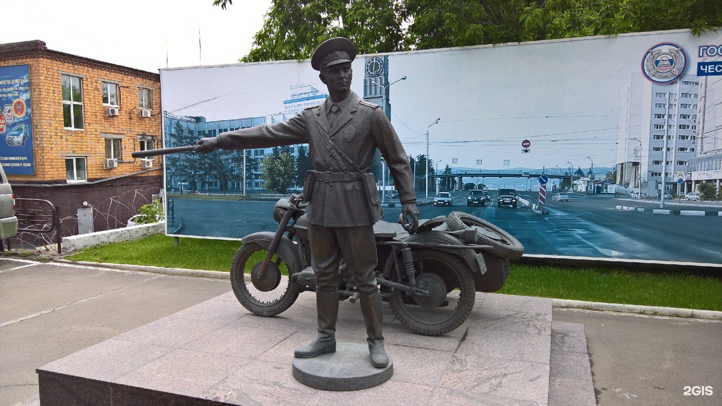 Памятник честному гаишнику в белгороде фото