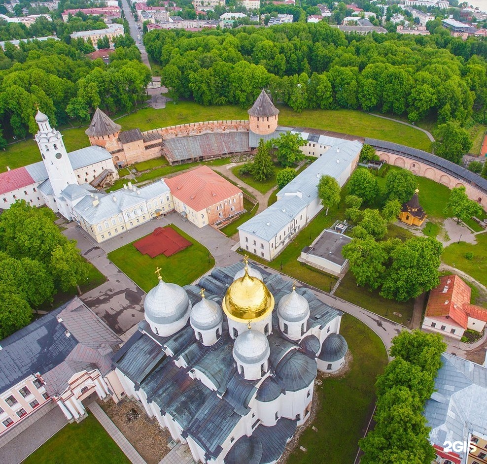 Кремлевский парк великий новгород