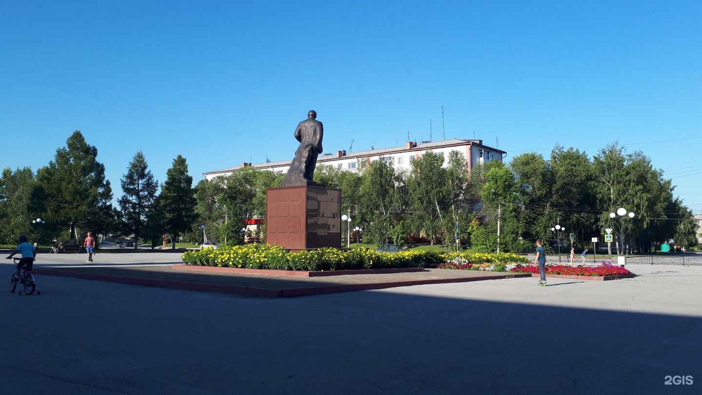 Пенсионный гурьевск кемеровская область. Гурьевск Кемеровская область площадь. Памятники Гурьевска Кемеровской области. Гурьевск памятник. Город Гурьевск Кемеровская область Центральная площадь.