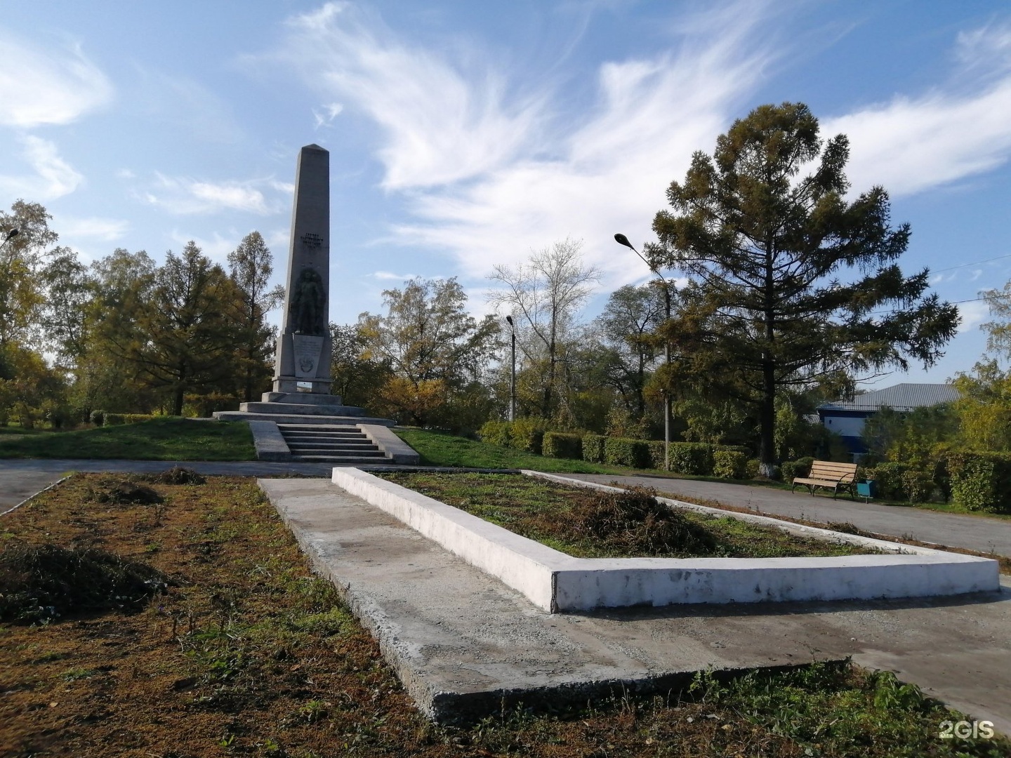 Погода в ленинске кузнецке ленинске кузнецком. Сквер мартовского Восстания Ленинск-Кузнецкий. Сквер героев Кольчугинского Восстания Ленинск-Кузнецкий. Ленинск Кузнецкий памятник мартовского Восстания. Памятник героям Кольчугинского Восстания Ленинск-Кузнецкий.