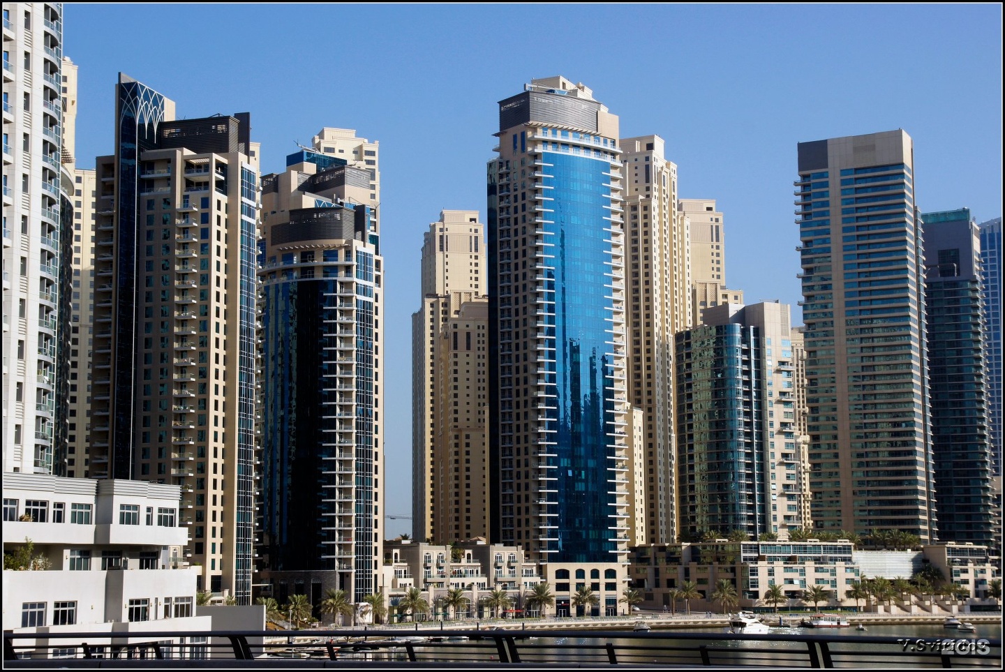 Бур дубай. Dubai Eye Dubai Marina. Канал Дубай Марина. Бур Дубай фото.