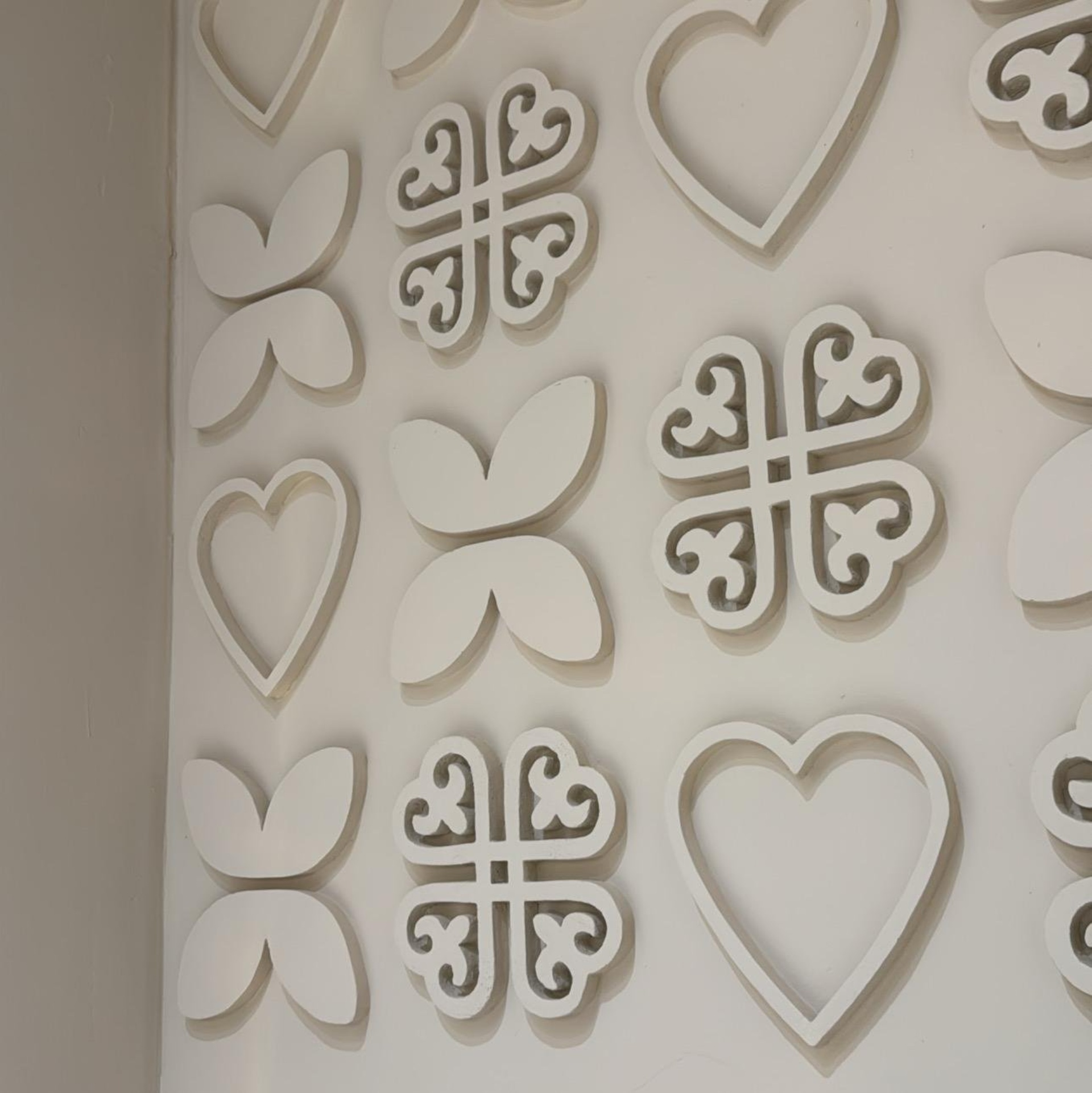 Ақ-қара екі сурет Кішкентай дәретханада анальды секс