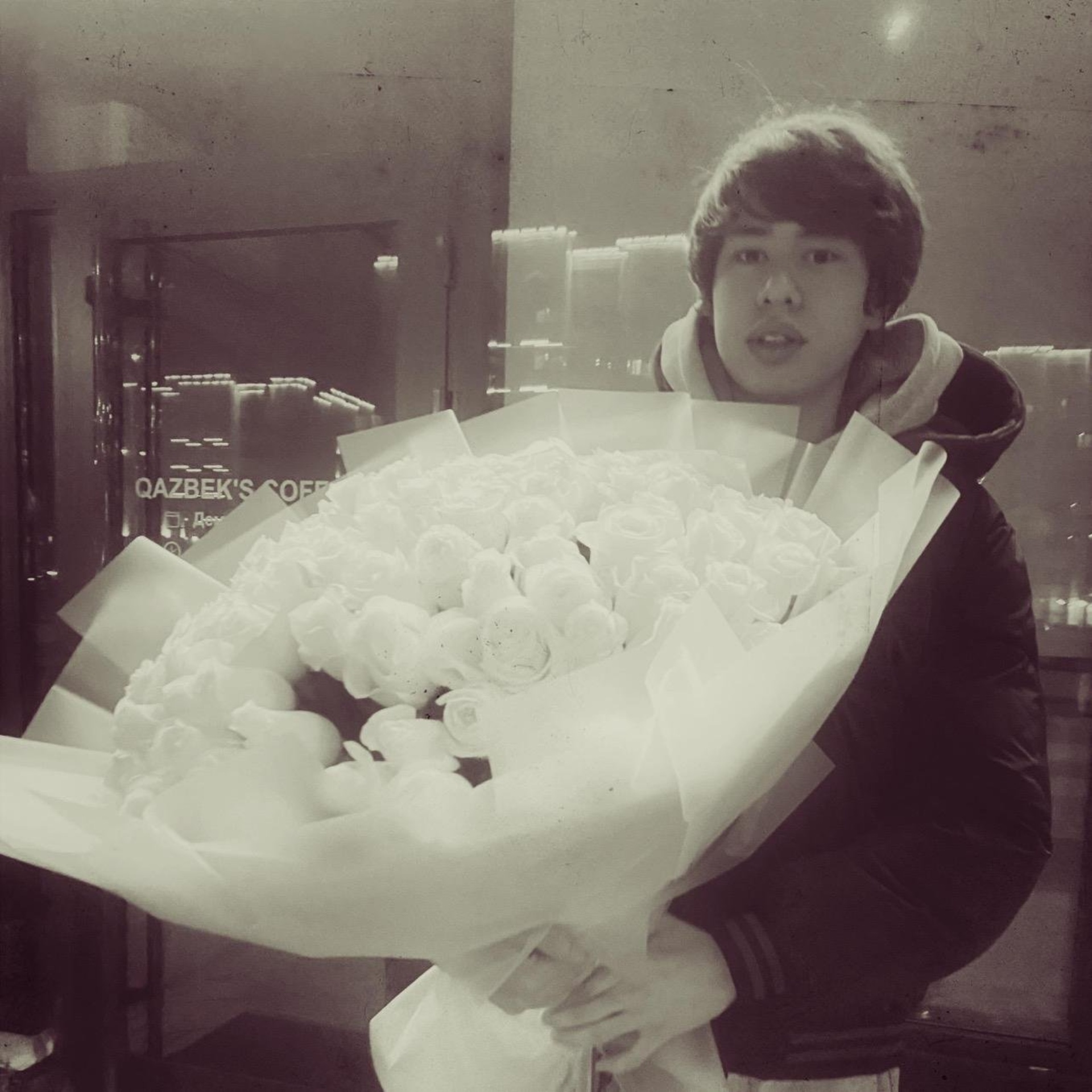 Бассейндегі секс бейнелері