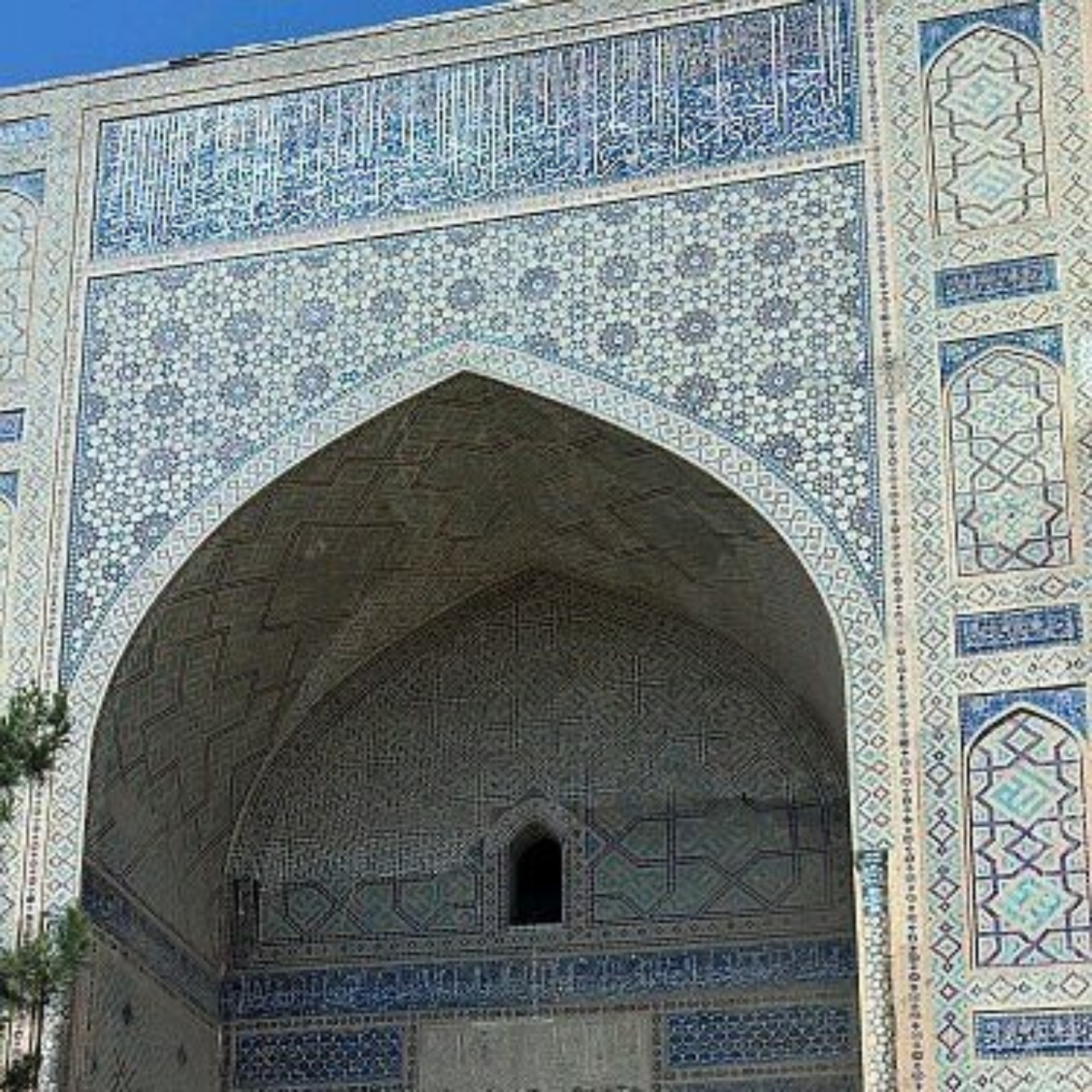 Қызы ұйықтап жатқанда, әкесі онымен жыныстық қатынасқа түскен. Пэрис Хилтонның үйдегі порно видеолары