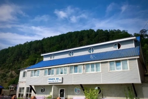 Листвянка: Отель Парус