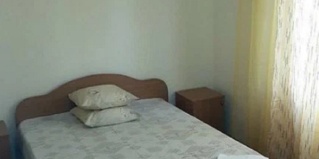 Вардане: Отель Каролина