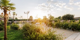 Тхубун: Отель Адунеи Сухум