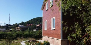 Листвянка: Гостевой дом Берег Байкала