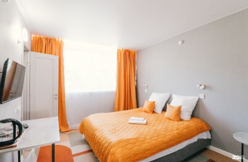 д. Половина: Отель Половина